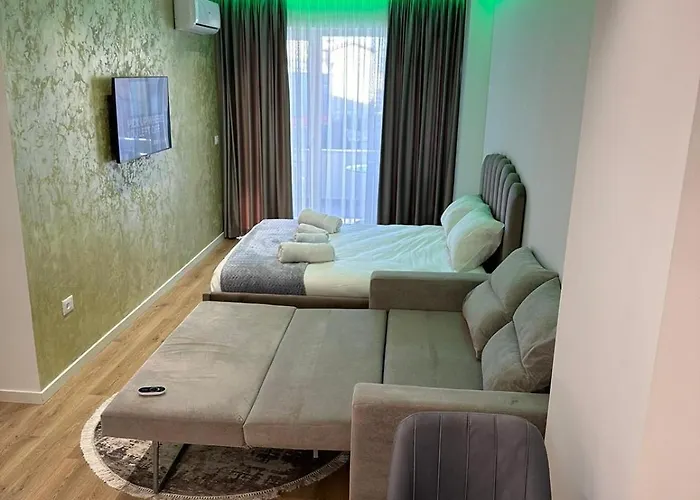 Luxury Center * 地拉那