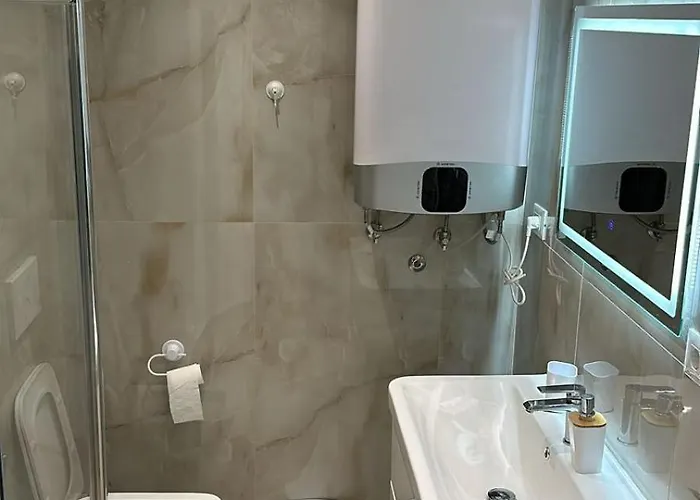 Luxury Center 地拉那