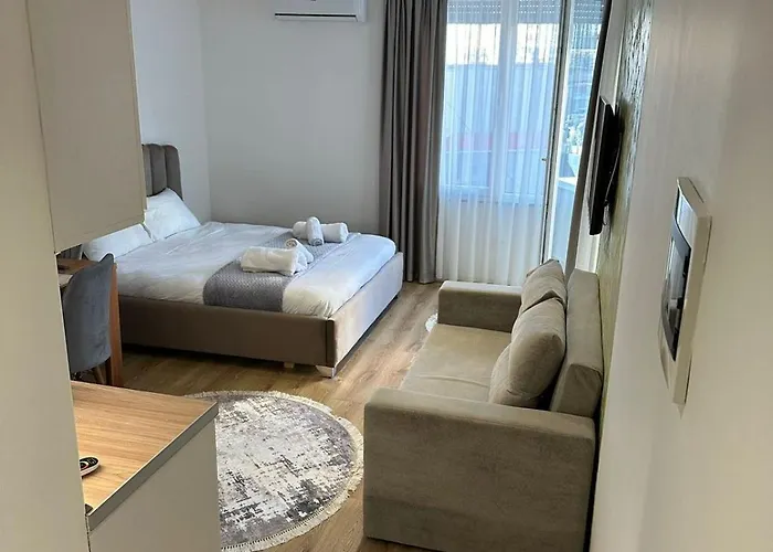 Luxury Center * 地拉那