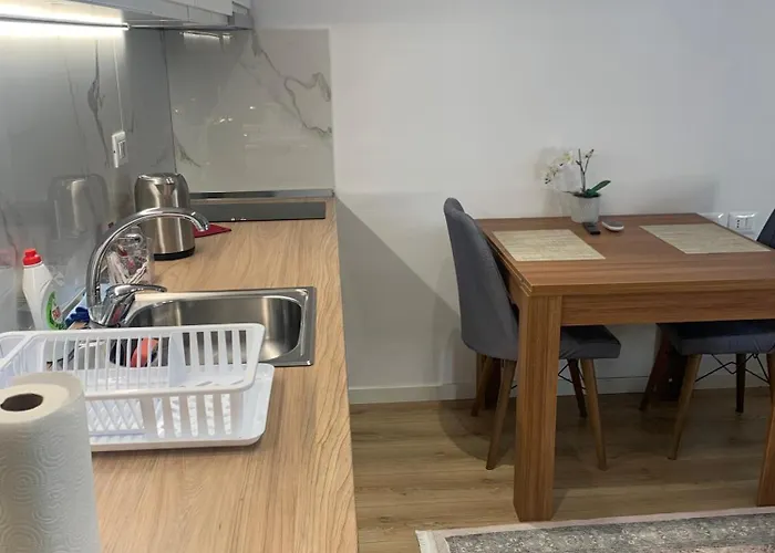 Luxury Center 地拉那