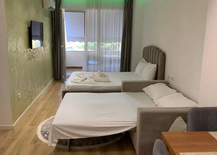 Luxury Center * 地拉那