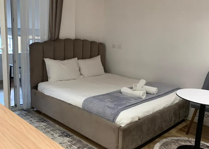 Luxury Center * 地拉那