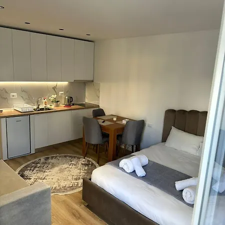 Luxury Centre * Tiran