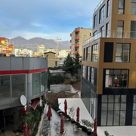 Luxury Center تيرانا